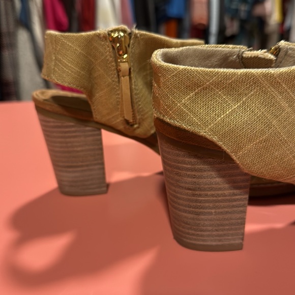 Tom’s shoes - Picture 5 of 7